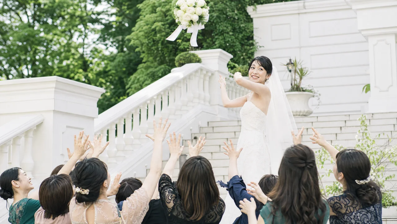 ブーケを持つ花嫁の上半身